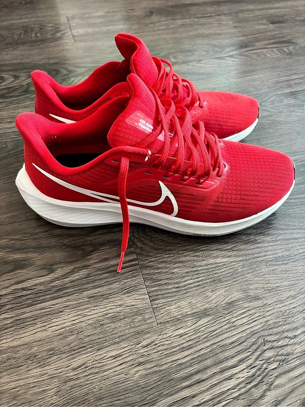 Nike Air Zoom Pegasus 39 Men’s Red & White Athletic Shoes